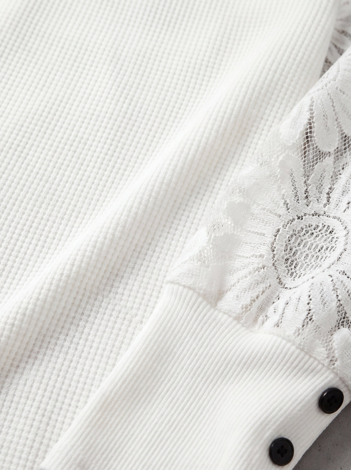 Mette | Women's Decorative Sleeve Button-Detail Blouse